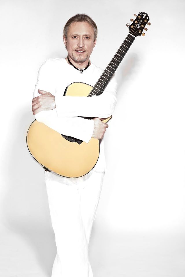 Vem nvtvnkm naich unplugged koncert bychom rdi podkovali za jejich pspvky do pojzdn kasiky, kterou jsme s sebou vozili na naich akustickch koncertech v rmci veejn sbrky, kter probhala ve prospch dt z Kloknku-Hostivice, kter spad pod Fond Ohroench Dt. Vybralo se neuvitelnch : 70.471,-!!!!!!!!!!!!!!! Cel kapela, vetn m malikosti, coby hrdho patrona Kloknku v Hostivicch tmto dkuje! Kamil a Leaders!.